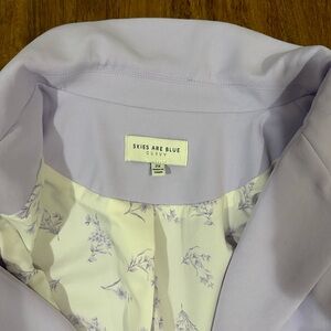 Skies are blue, curvy light, purple blazer